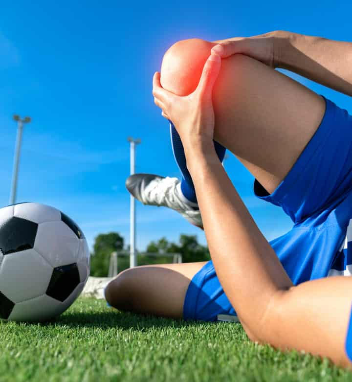 mujer en post parto recibiendo tratamiento osteopático de Luciano Pastorelli osteópata
