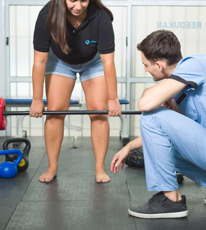 Osteopatía para dolor lumbar Persona recibiendo tratamiento osteopático para dolor lumbar de Luciano Pastorelli osteópata